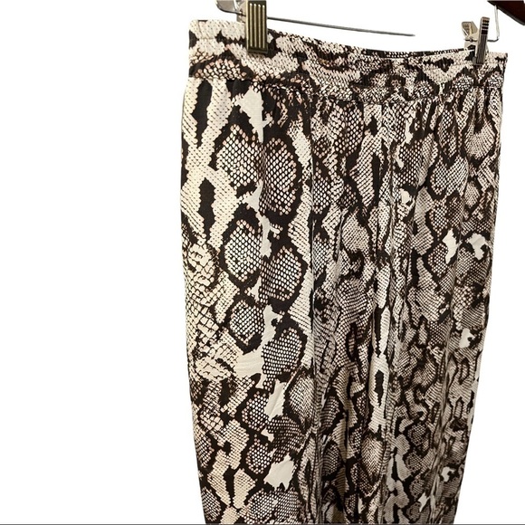 FIFTEEN TWENTY SNAKESKIN WIDE LEG PANTS SIZE MEDIUM - Picture 7 of 16